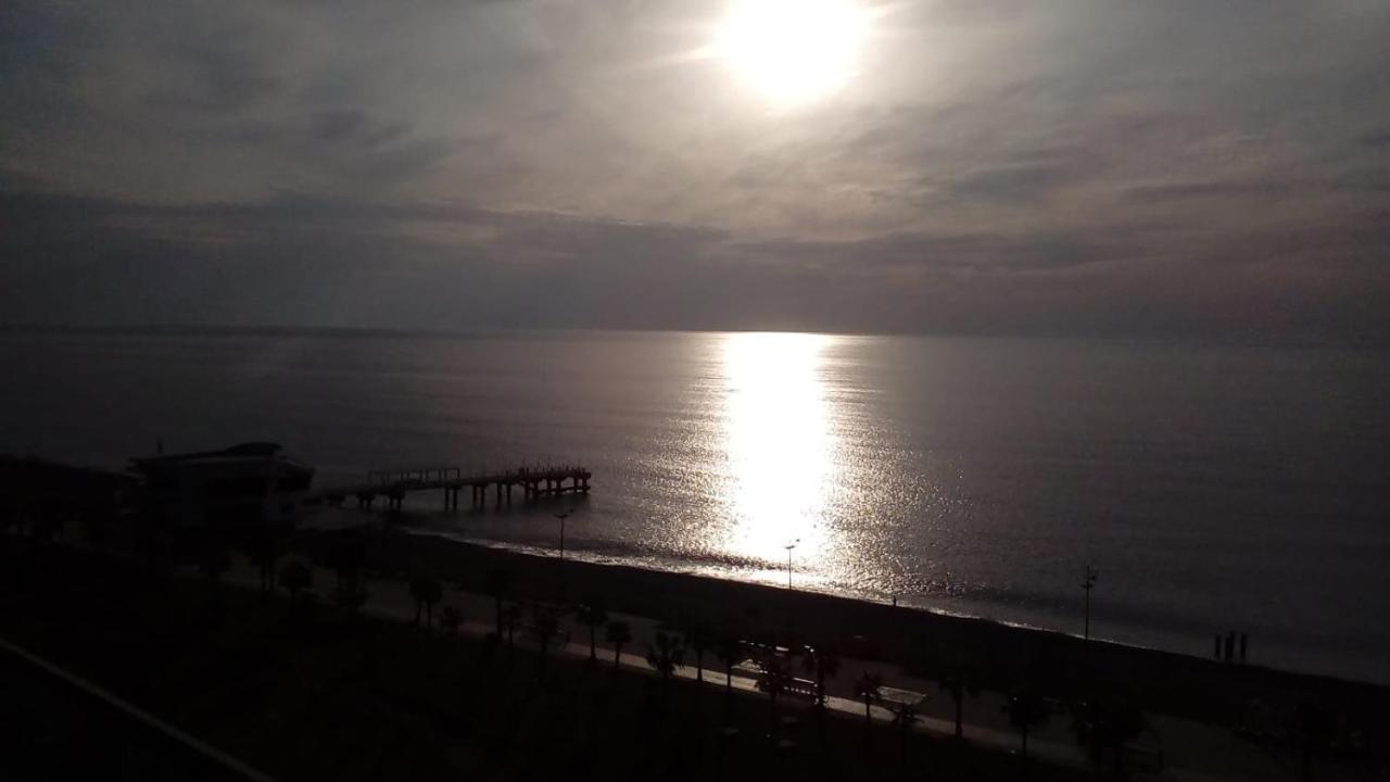 Batumi Beach Tower Buitenkant foto